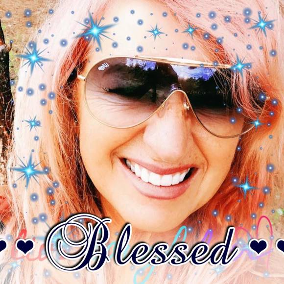 Meet your Posher, Debbie - Picture 1 of 1